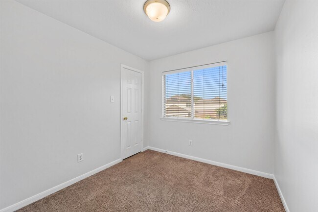 Building Photo - 4606 Daisy Meadow Dr