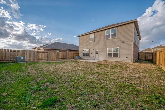 Building Photo - 545 Amberwood Pk Dr