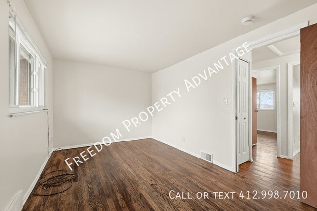 Building Photo - 2540 Park Hill Dr