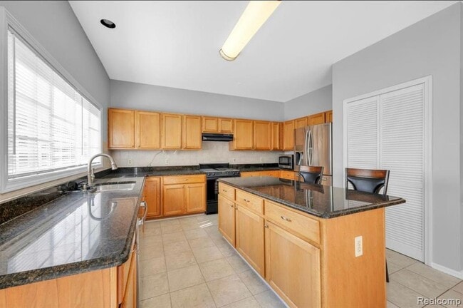 Building Photo - 203 Falling Brook Dr