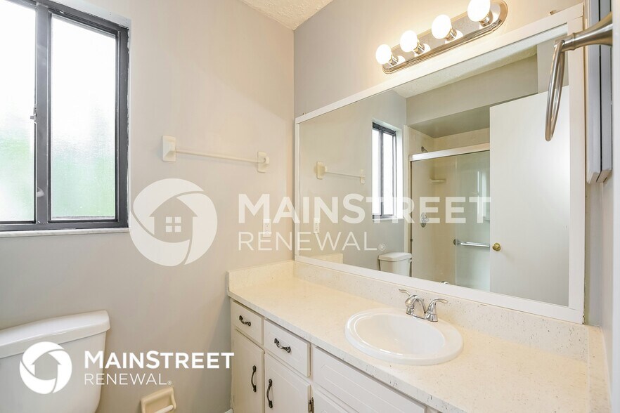 Building Photo - 402 Fleming Ave