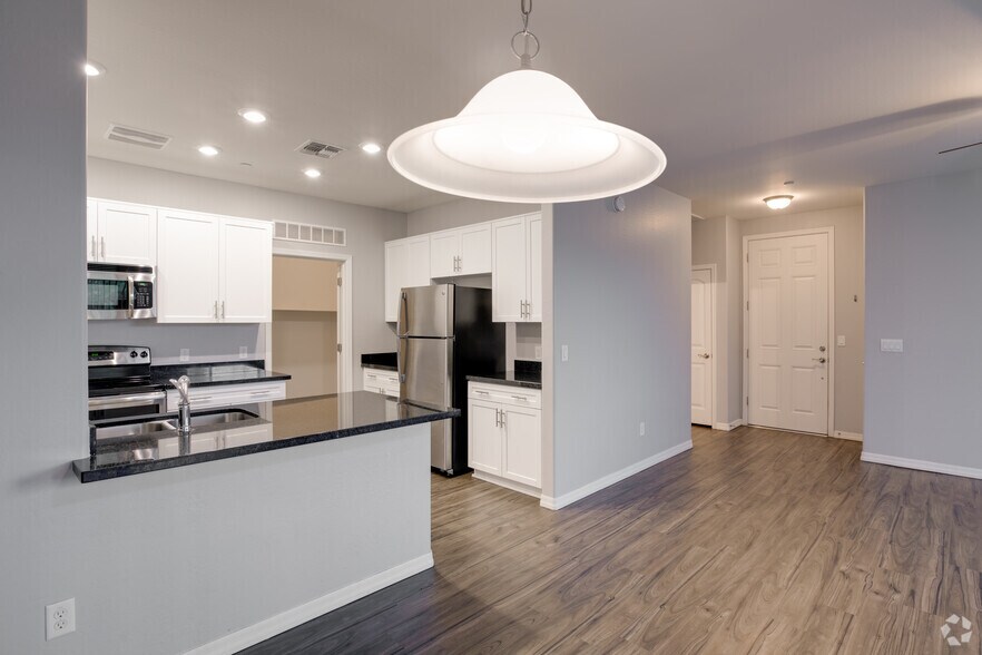 2BR, 2BA - 1,130 SF - Santana Ridge Luxury Condominiums