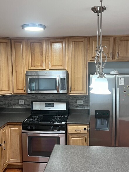 Building Photo - 7256 N Rogers Ave