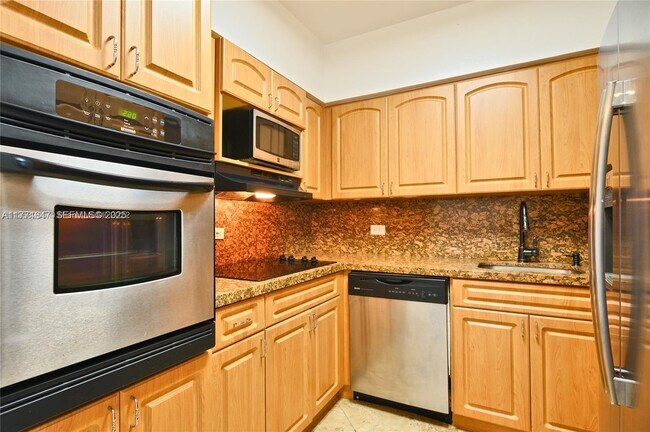 Building Photo - 7441 Wayne Ave