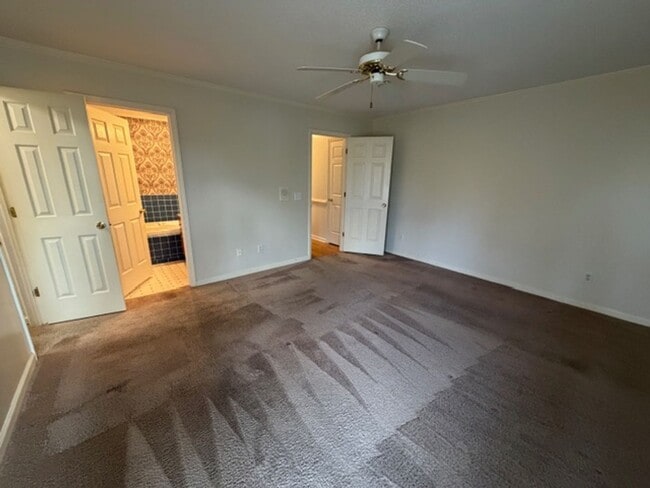 Building Photo - Elon