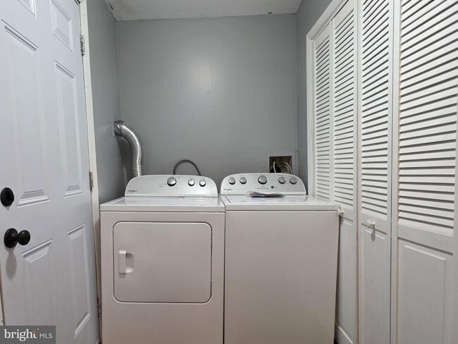 Building Photo - 2A E Milby St