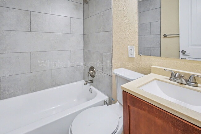 Building Photo - 3130 W Longfellow Pl