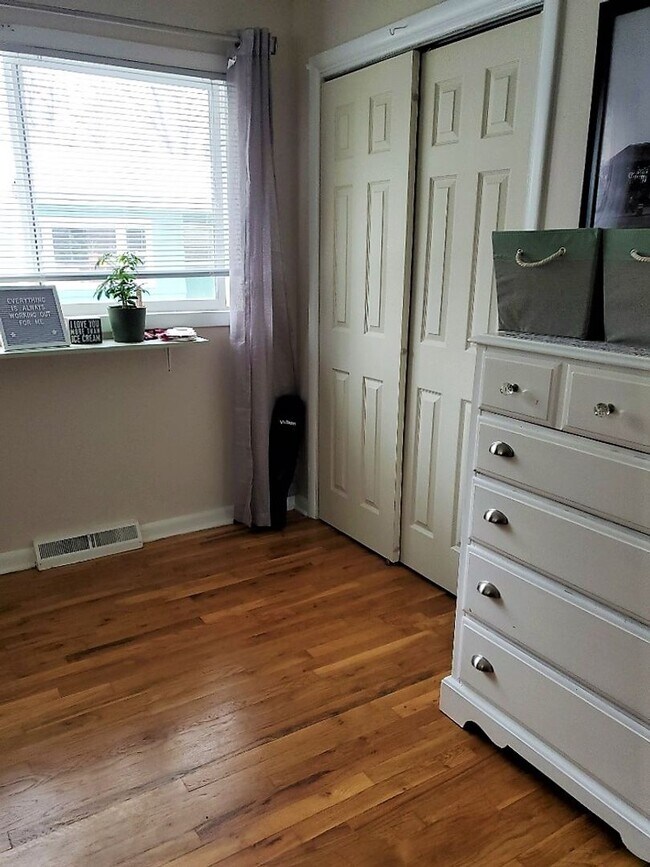 Building Photo - 1716-1718 Morningside Dr