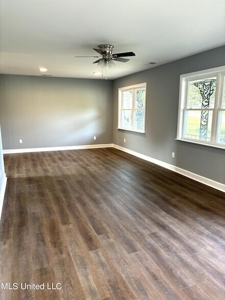 Building Photo - 8468 Cedarcrest Dr