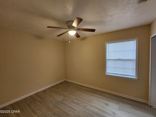 Building Photo - 5434 Sunset Ave