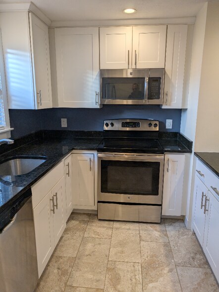 Building Photo - 5 Edwards St