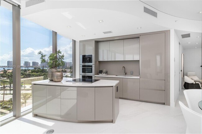 Building Photo - 18975 Collins Ave