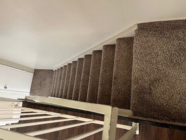 Building Photo - 3 bedroom 1.5 bathroom condo in Davis