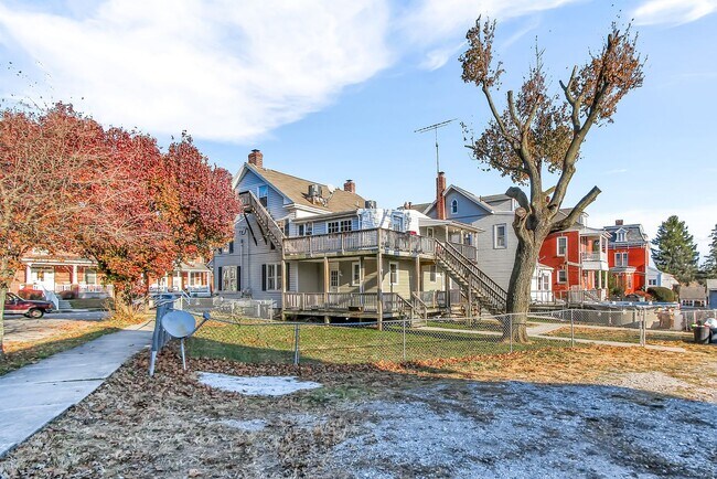 Building Photo - 366 High St