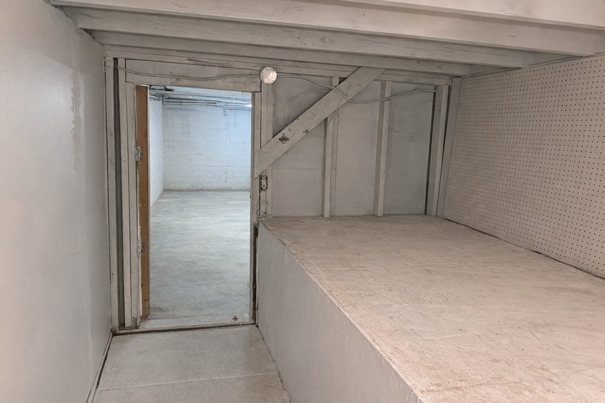 Building Photo - 1606 W 22nd St