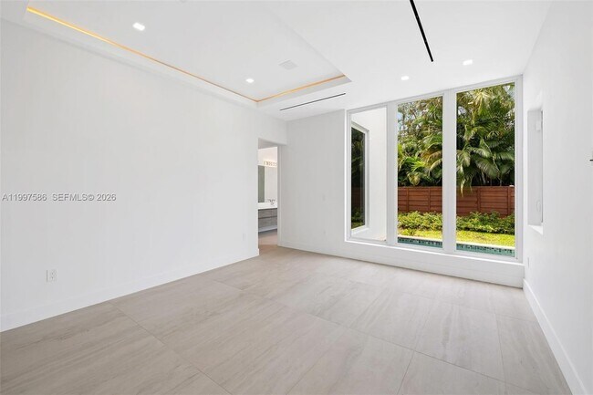 Building Photo - 1615 NE 3rd Ct