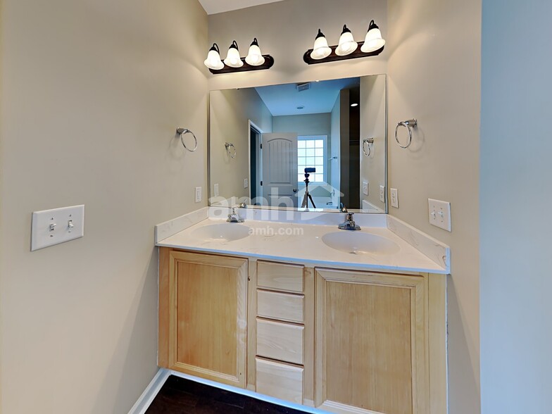 Building Photo - 6300 Slopeside Ct