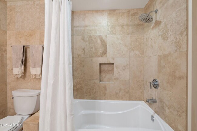 Building Photo - 7121 E Rancho Vista Dr