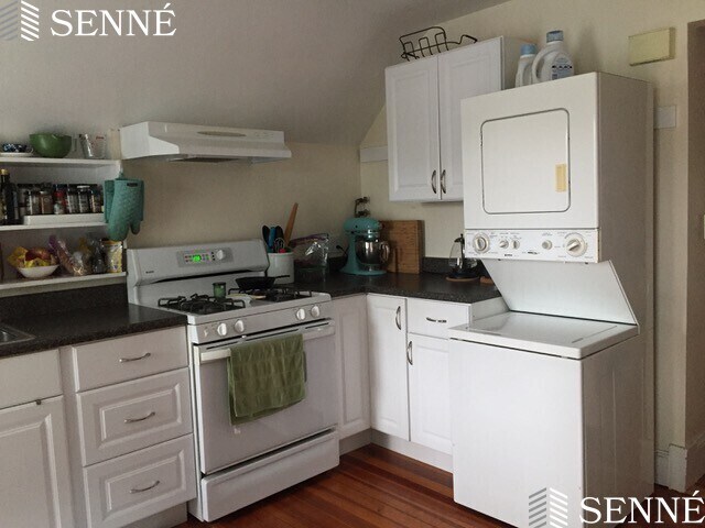 Building Photo - 33 Paulina St