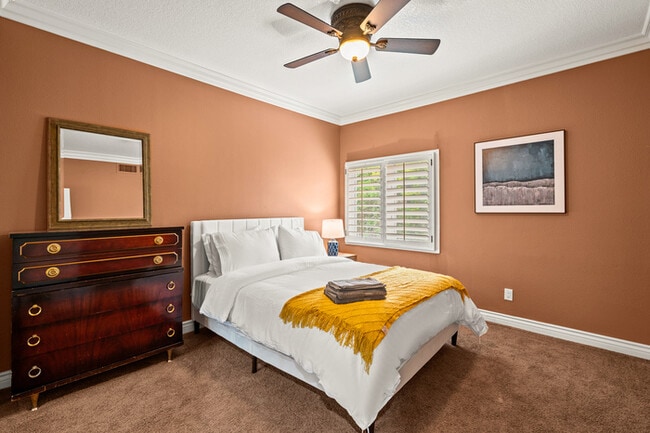 Building Photo - Elegant 5BR Furnished Estate with Pool & G...