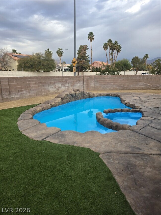 Building Photo - 5843 Berry Hill Ln