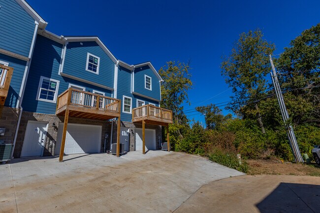 Building Photo - 506 S Main St