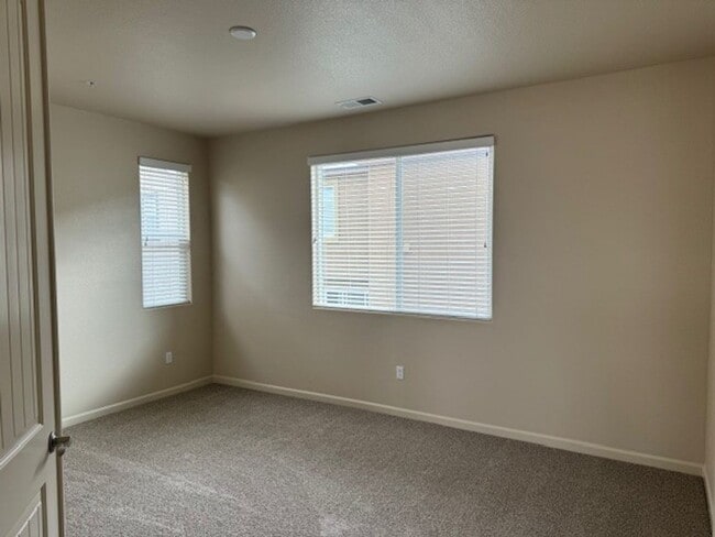 Building Photo - East Sparks Three Bedroom Home