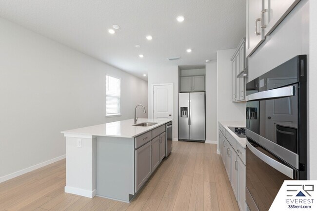 Building Photo - 221 Montgomery Ct