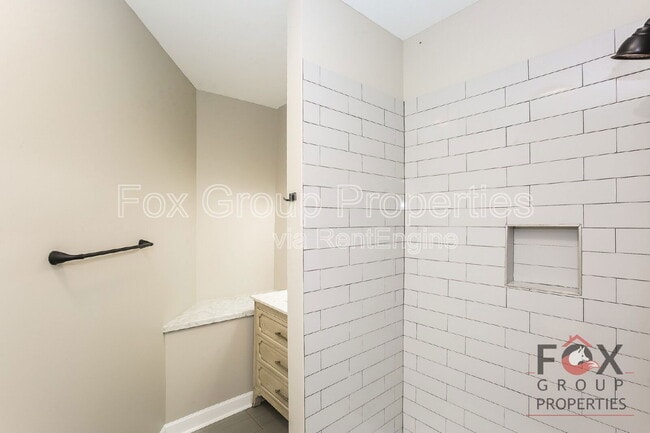 Building Photo - 48 Chestnut Dr SW