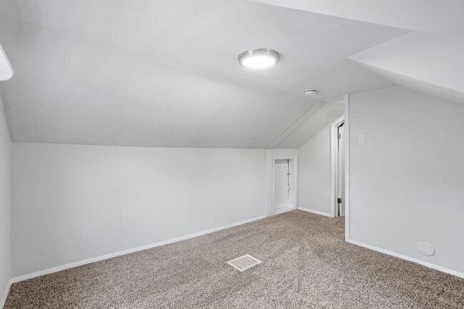 Building Photo - 20 Lake Ave