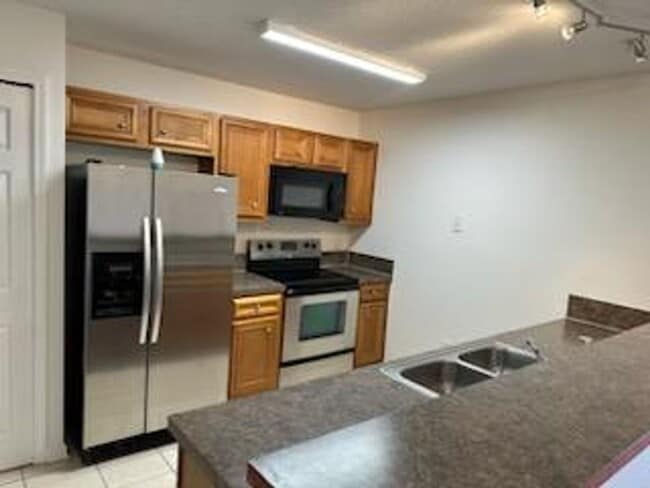 Building Photo - 6880 Skaff Ave