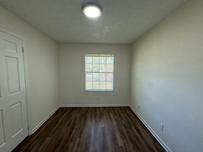 Building Photo - Fall Into Savings – Rent Reduced & ½ Off Y...