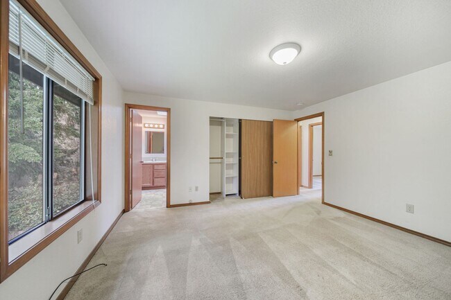 Building Photo - MOVE IN READY! Lake Forest home - 3 bedrooms - North Thurston School District