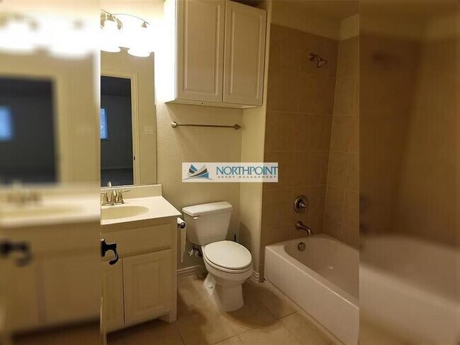 Building Photo - Move-in Special: 50% off second full month...