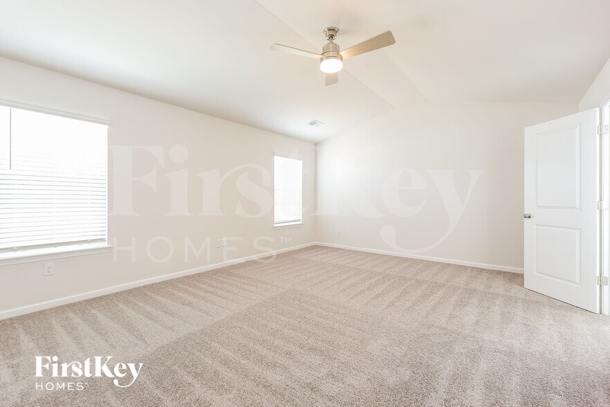 Building Photo - 302 Stonefence Dr