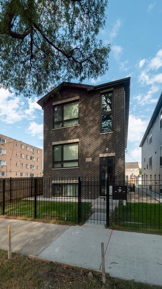 Building Photo - 4735 S Michigan Ave