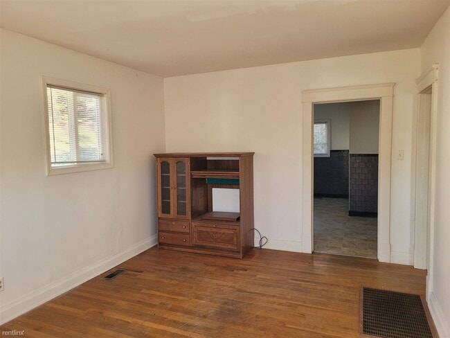 Building Photo - 2 br, 1 bath House - 922 Greendale Drive