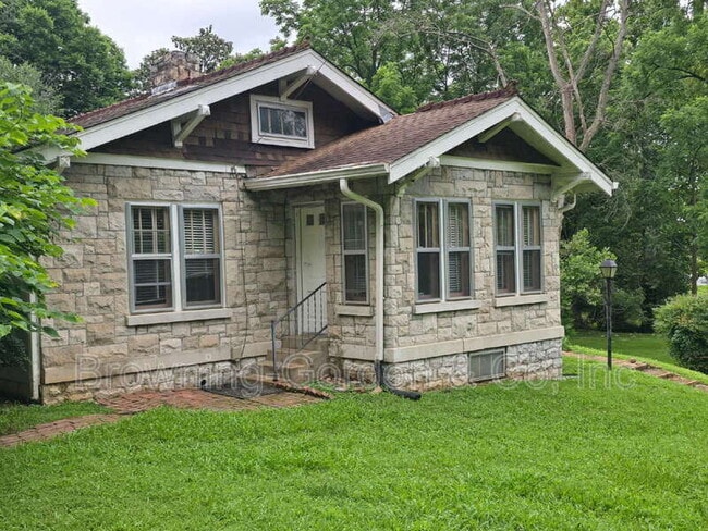 Building Photo - 3016 Lebanon Pike