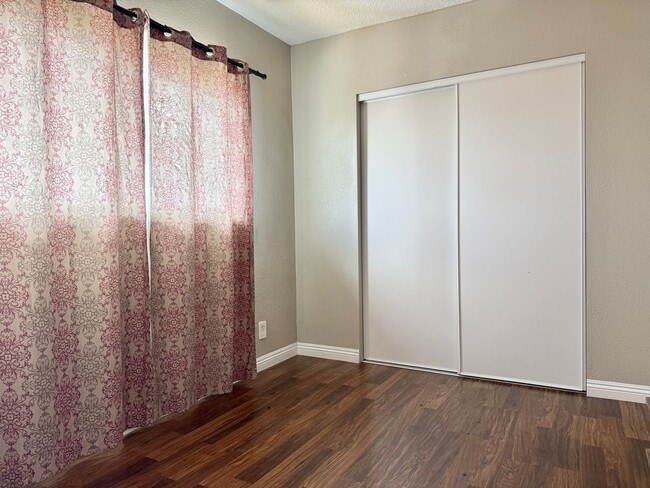 Primary Photo - Charming 2-Bed Apartment – Well-Maintained...