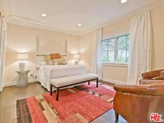 Building Photo - 580 N Kenter Ave