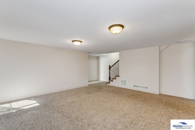 Building Photo - Andover Schools - 4 bedroom 3 bath