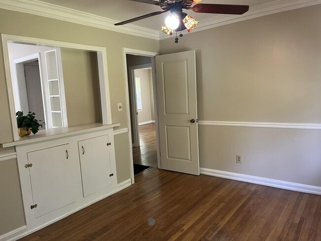 Building Photo - 549 Alpine Way