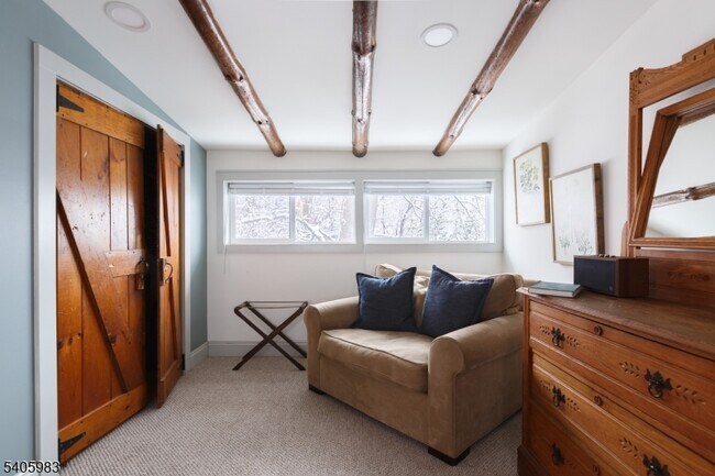 Building Photo - 377 Lakeside Rd