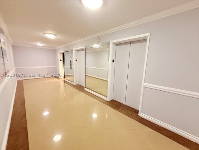 Building Photo - 3725 S Ocean Dr