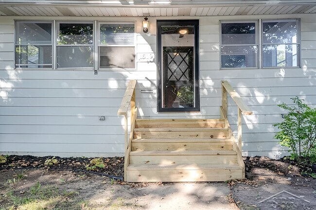Building Photo - 1519 Mershon St