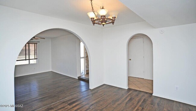 Building Photo - 4741 W Red Wolf Dr