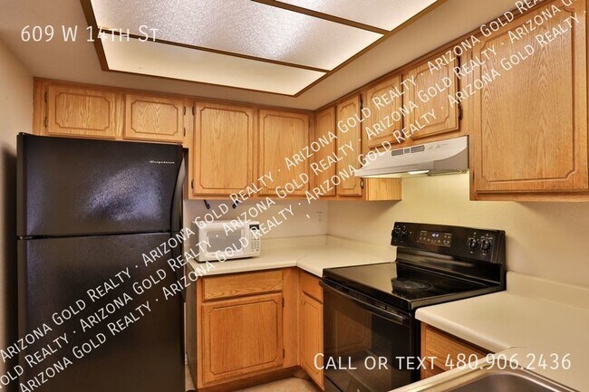 Building Photo - Tempe Los Prados