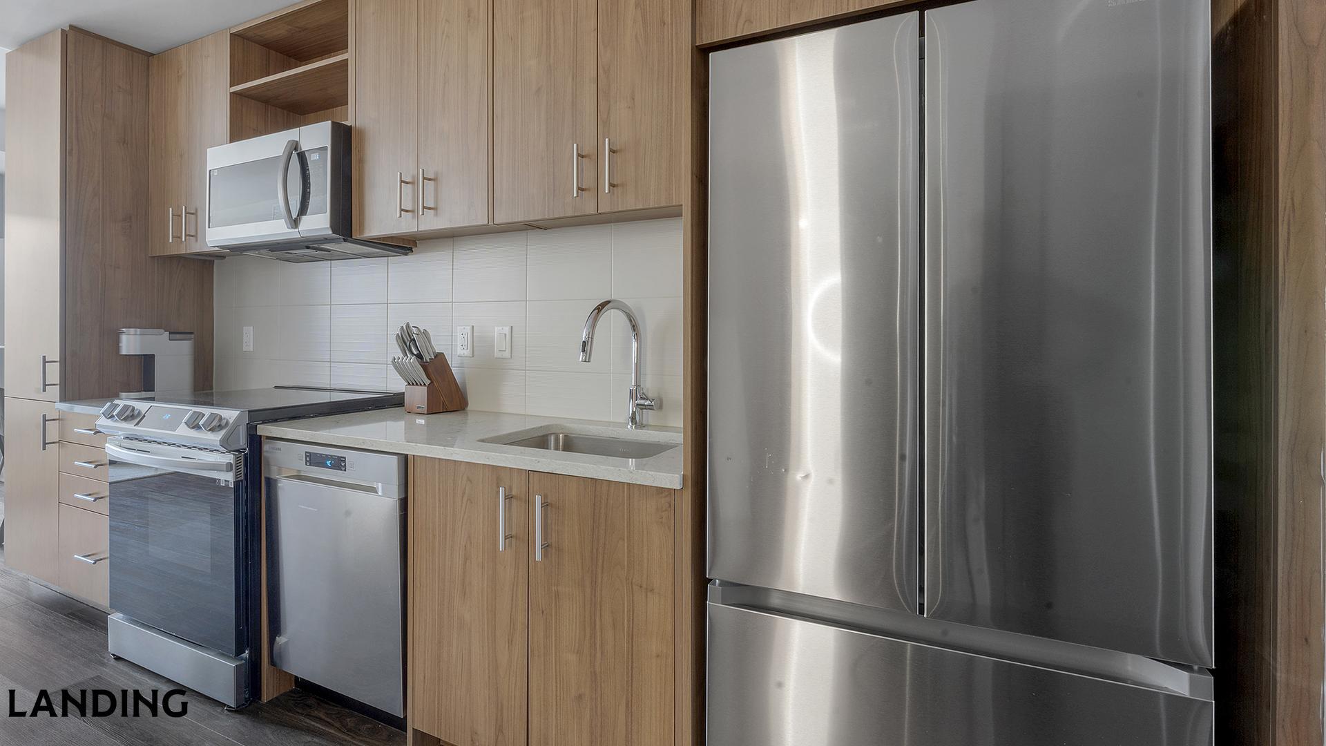 Building Photo - 350 Maple Dr SW