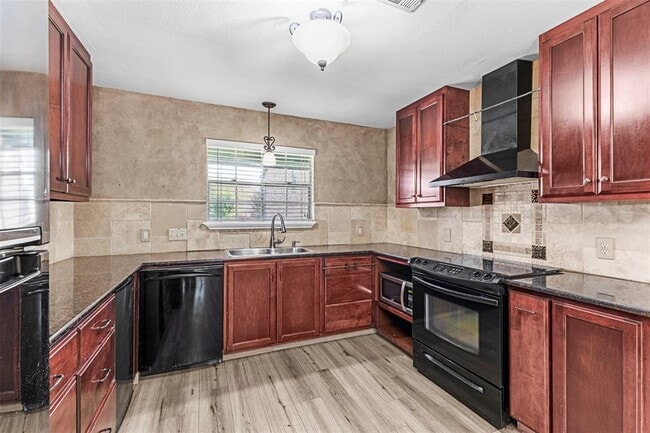 Building Photo - 2100 Kipling Dr