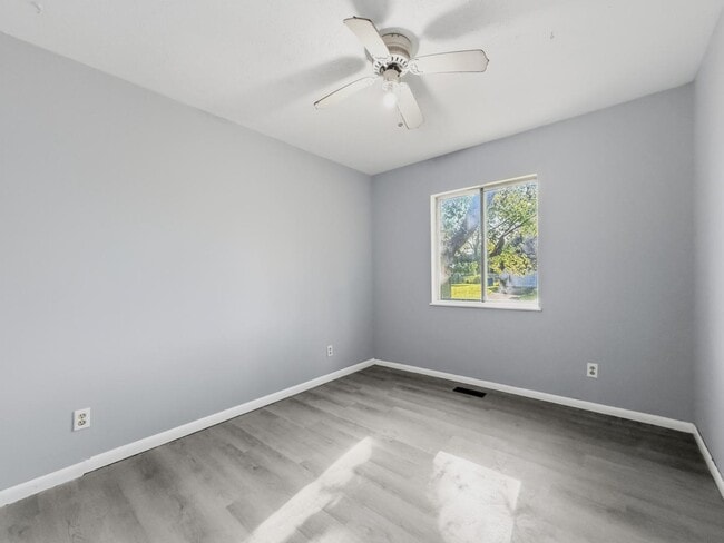Building Photo - 836 Eastmont Dr